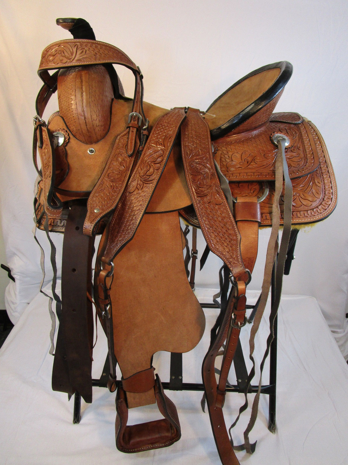 USED COWBOY WESTERN ROPING SADDLE HORSE RANCH FLORAL TOOLED LEATHER 15 16 17 18 